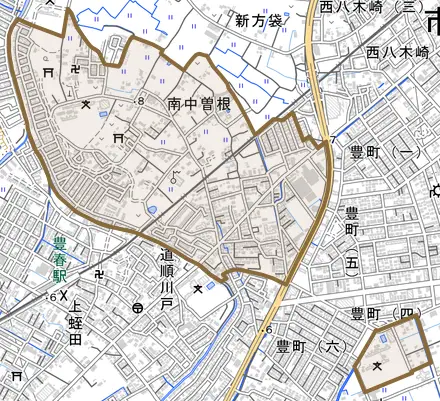 南中曽根とその周辺の地図。町の範囲を重ねている