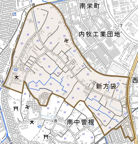 新方袋とその周辺の地図。町の範囲を重ねている