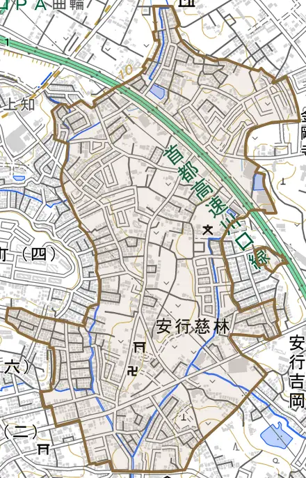 大字安行慈林とその周辺の地図。町の範囲を重ねている