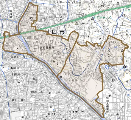 大字安行領根岸とその周辺の地図。町の範囲を重ねている