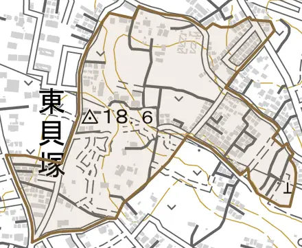 大字東貝塚とその周辺の地図。町の範囲を重ねている