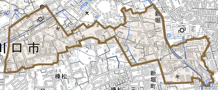 大字新堀とその周辺の地図。町の範囲を重ねている