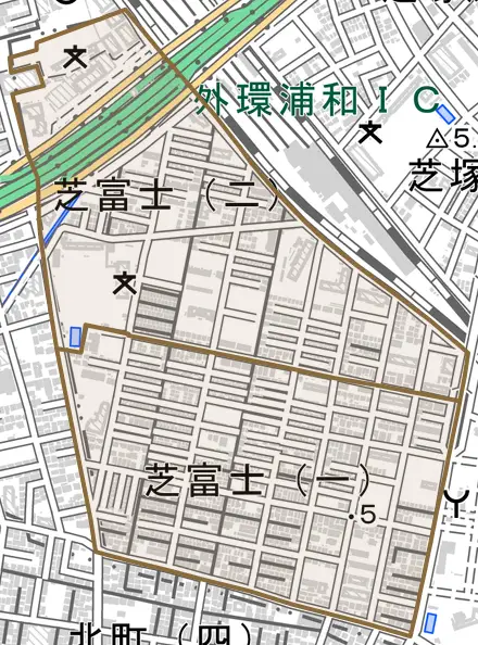芝富士とその周辺の地図。町の範囲を重ねている