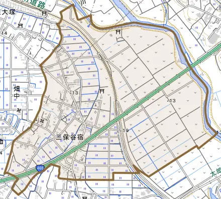 大字三保谷宿とその周辺の地図。町の範囲を重ねている