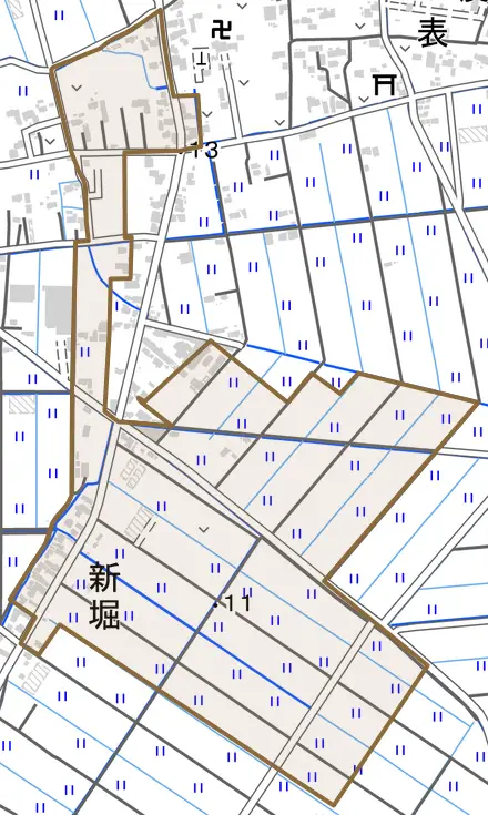 大字新堀とその周辺の地図。町の範囲を重ねている
