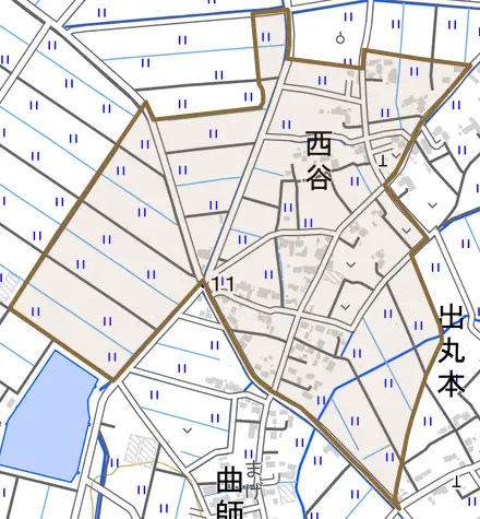 大字西谷とその周辺の地図。町の範囲を重ねている