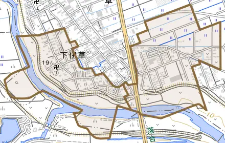 大字下伊草とその周辺の地図。町の範囲を重ねている