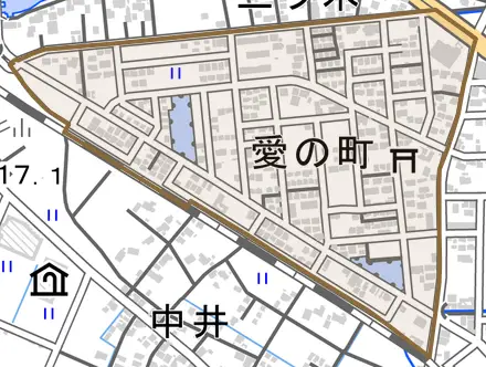 愛の町とその周辺の地図。町の範囲を重ねている