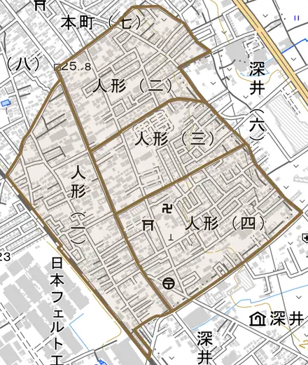 人形とその周辺の地図。町の範囲を重ねている