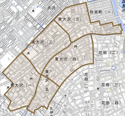 東大沢とその周辺の地図。町の範囲を重ねている