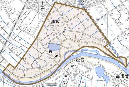 狐塚とその周辺の地図。町の範囲を重ねている