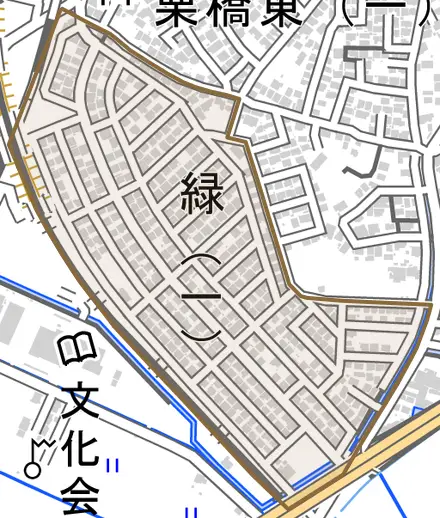 緑とその周辺の地図。町の範囲を重ねている