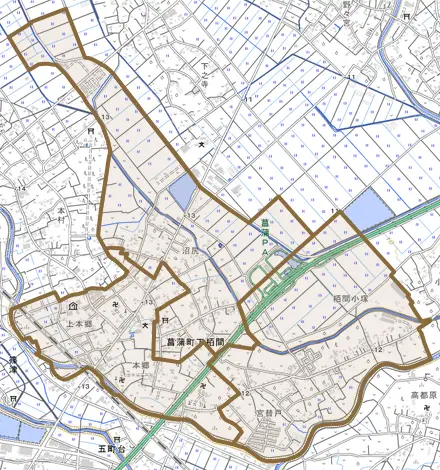 菖蒲町下栢間とその周辺の地図。町の範囲を重ねている