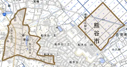 冑山とその周辺の地図。町の範囲を重ねている