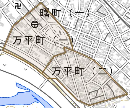 万平町とその周辺の地図。町の範囲を重ねている