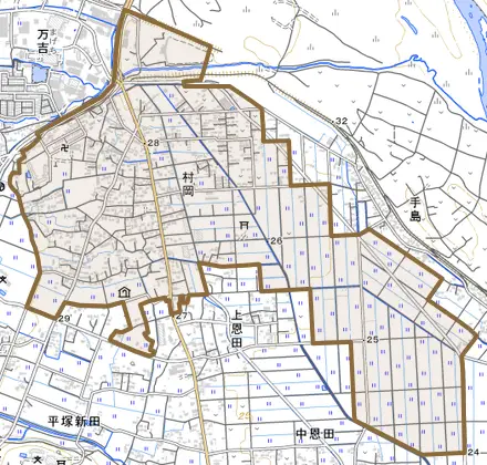 村岡とその周辺の地図。町の範囲を重ねている