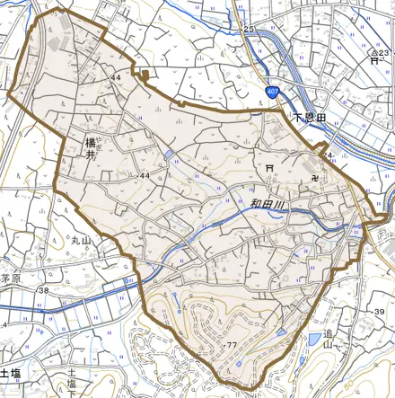 楊井とその周辺の地図。町の範囲を重ねている