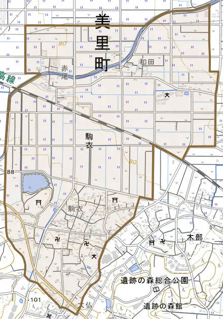 大字駒衣とその周辺の地図。町の範囲を重ねている