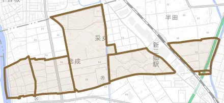 彦成とその周辺の地図。町の範囲を重ねている