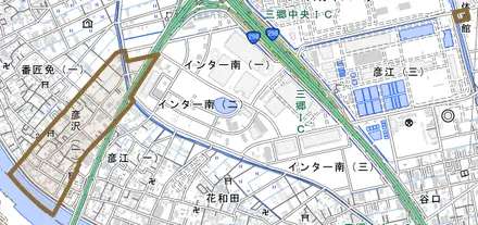 彦沢とその周辺の地図。町の範囲を重ねている