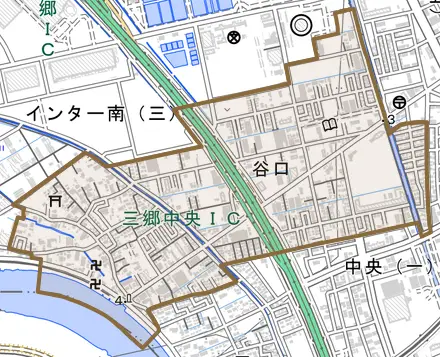 谷口とその周辺の地図。町の範囲を重ねている