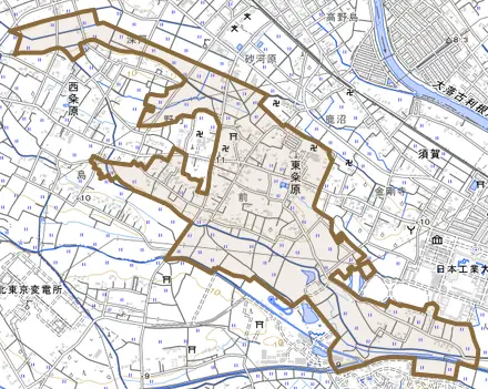 大字東粂原とその周辺の地図。町の範囲を重ねている