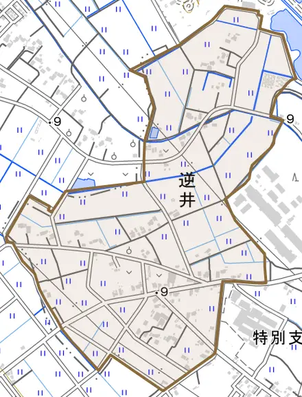 字逆井とその周辺の地図。町の範囲を重ねている