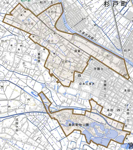 大字須賀とその周辺の地図。町の範囲を重ねている