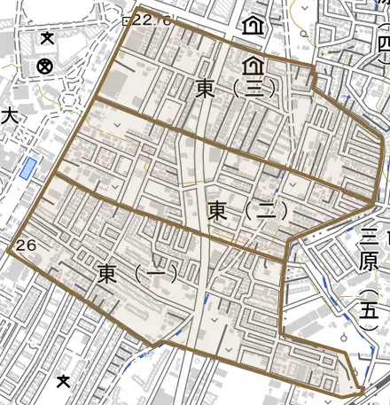 東とその周辺の地図。町の範囲を重ねている
