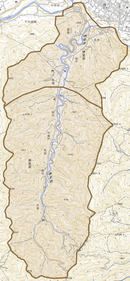 伊豆沢とその周辺の地図。町の範囲を重ねている