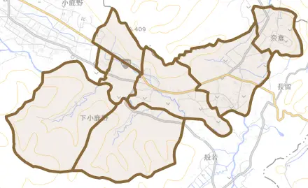 下小鹿野とその周辺の地図。町の範囲を重ねている