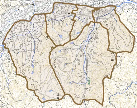 大字青山とその周辺の地図。町の範囲を重ねている