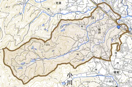 大字飯田とその周辺の地図。町の範囲を重ねている