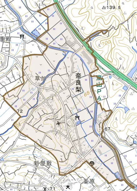 大字奈良梨とその周辺の地図。町の範囲を重ねている