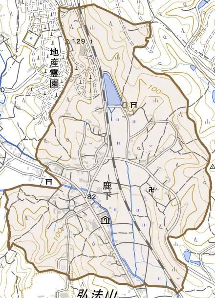 大字鹿下とその周辺の地図。町の範囲を重ねている