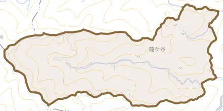 大字龍ヶ谷とその周辺の地図。町の範囲を重ねている