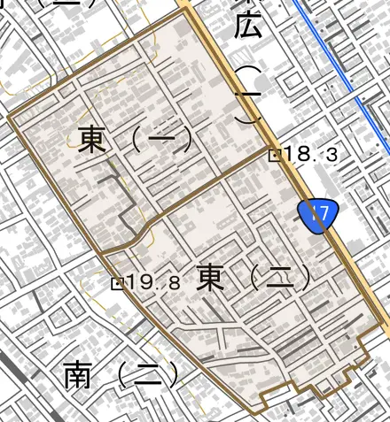 東とその周辺の地図。町の範囲を重ねている