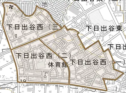 下日出谷西とその周辺の地図。町の範囲を重ねている