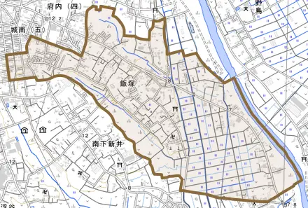 大字飯塚とその周辺の地図。町の範囲を重ねている