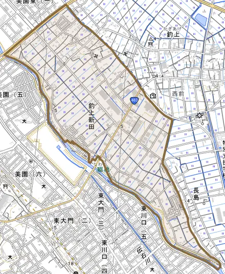 大字釣上新田とその周辺の地図。町の範囲を重ねている