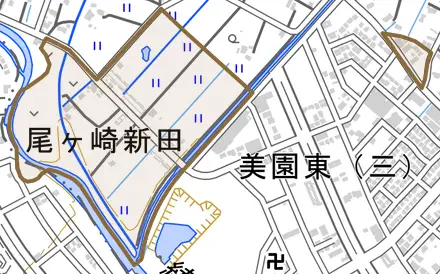 大字尾ケ崎新田とその周辺の地図。町の範囲を重ねている