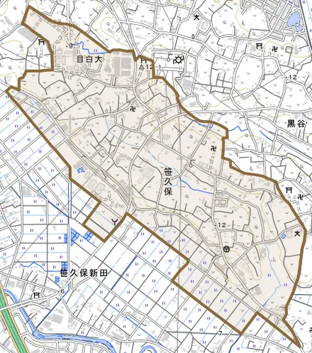 大字笹久保とその周辺の地図。町の範囲を重ねている