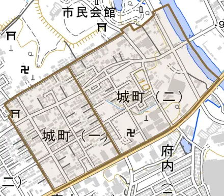 城町とその周辺の地図。町の範囲を重ねている