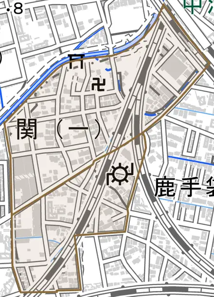 関とその周辺の地図。町の範囲を重ねている
