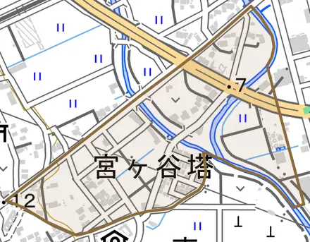 大字宮ヶ谷塔とその周辺の地図。町の範囲を重ねている