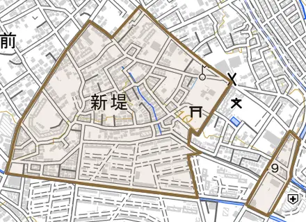 大字新堤とその周辺の地図。町の範囲を重ねている