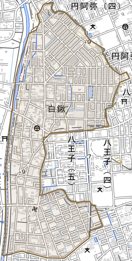 大字白鍬とその周辺の地図。町の範囲を重ねている