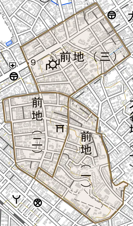 前地とその周辺の地図。町の範囲を重ねている