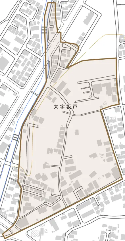 大字坂戸とその周辺の地図。町の範囲を重ねている