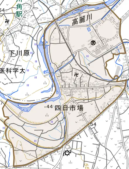 大字四日市場とその周辺の地図。町の範囲を重ねている